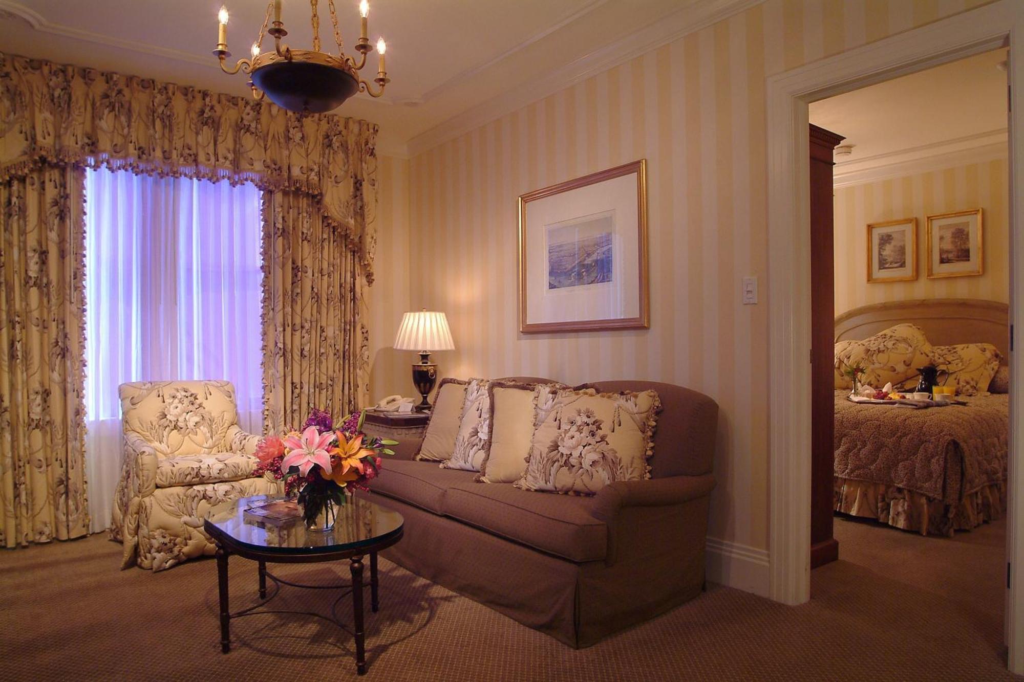 Executive Suite,1553954479:JPEG
